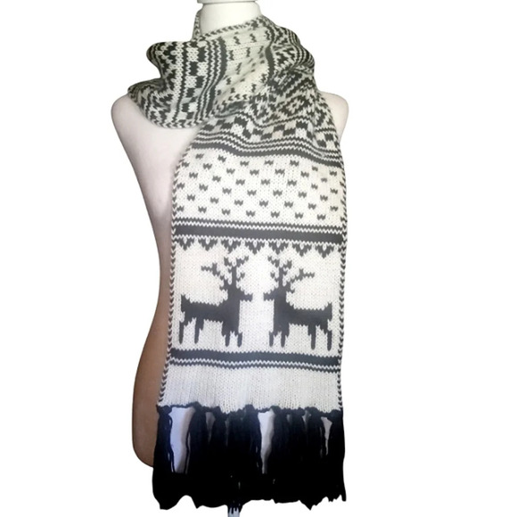 Old Navy Reversible Black & White Fair Isle Reindeer Knit Scarf Fringe Trim - Picture 1 of 6